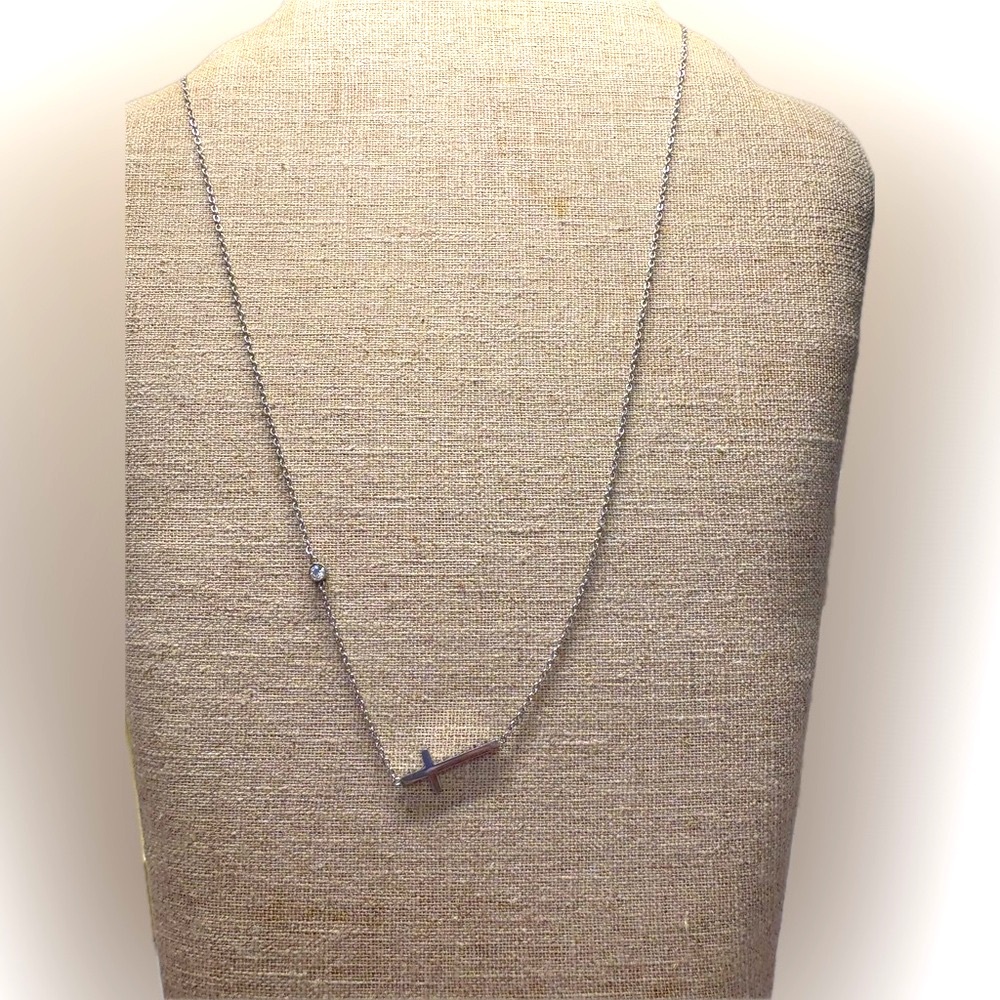🌟 Sideways 18K Plated Silver Cross Necklace🌟